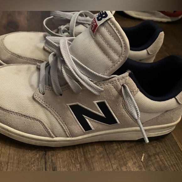 New Balance 425. Size 9.5 - Picture 4 of 5